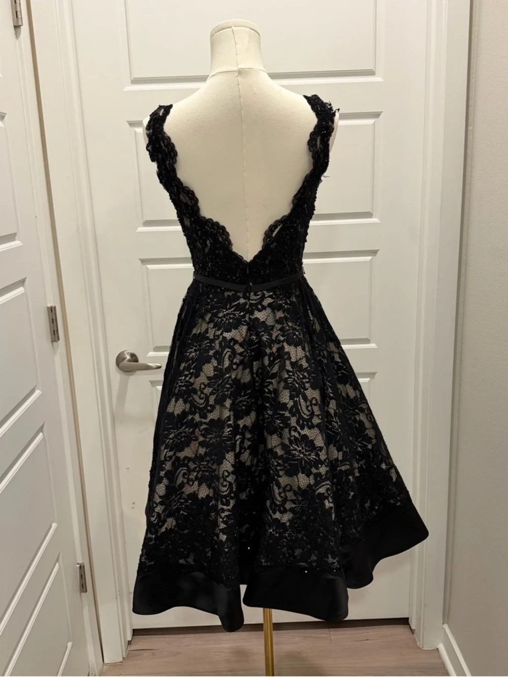 🔥Mac Duggal Black Lace Midi Dress with Nude Illusion Bodice - Picture 8 of 11